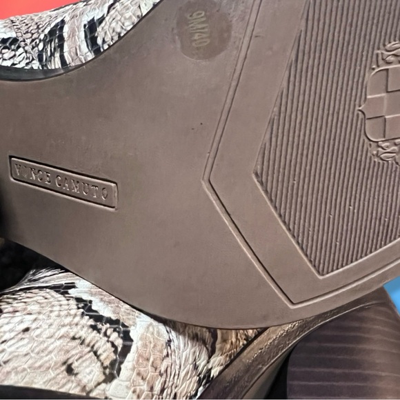 NWOT VINCE CAMUTO GRADESHA SNAKESKIN BOOTIES - 9 WOMENS - Picture 7 of 12